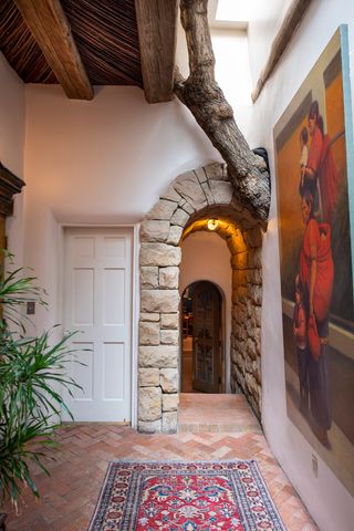 1075 Paseo de Peralta, Santa Fe, NM 87505