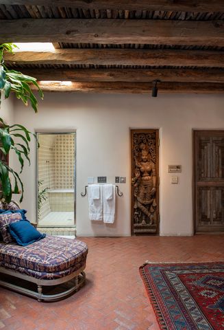 1075 Paseo de Peralta, Santa Fe, NM 87505