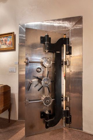 1075 Paseo de Peralta, Santa Fe, NM 87505