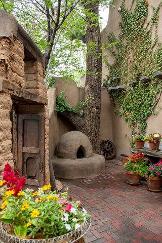 1075 Paseo de Peralta, Santa Fe, NM 87505