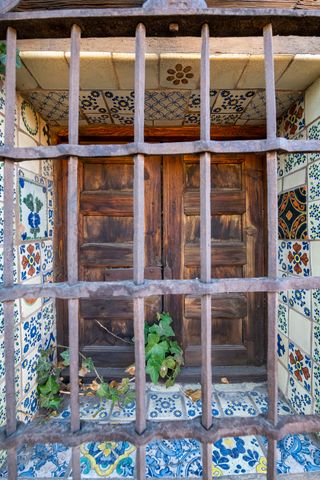 1075 Paseo de Peralta, Santa Fe, NM 87505