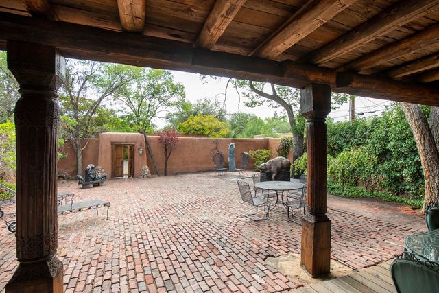 1075 Paseo de Peralta, Santa Fe, NM 87505