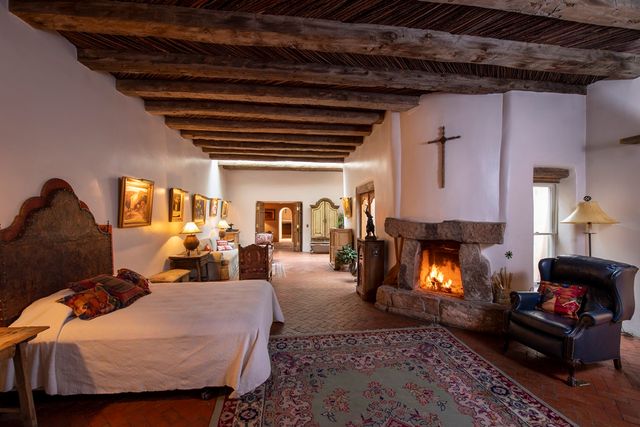 1075 Paseo de Peralta, Santa Fe, NM 87505