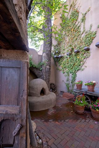 1075 Paseo de Peralta, Santa Fe, NM 87505