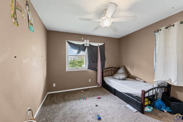 5849 SW Auburn RD, Topeka, KS 66610