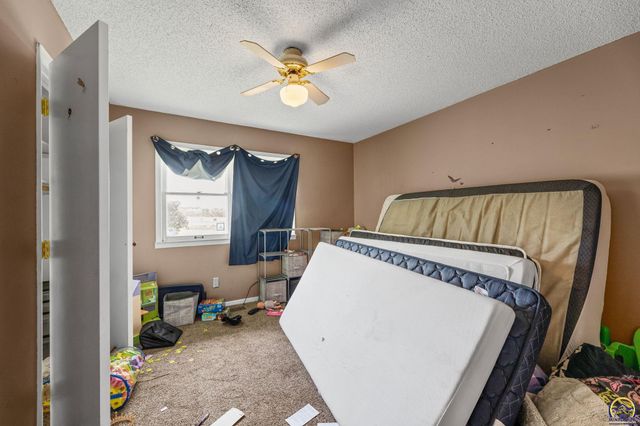 5849 SW Auburn RD, Topeka, KS 66610