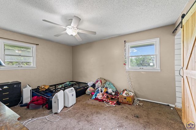 5849 SW Auburn RD, Topeka, KS 66610
