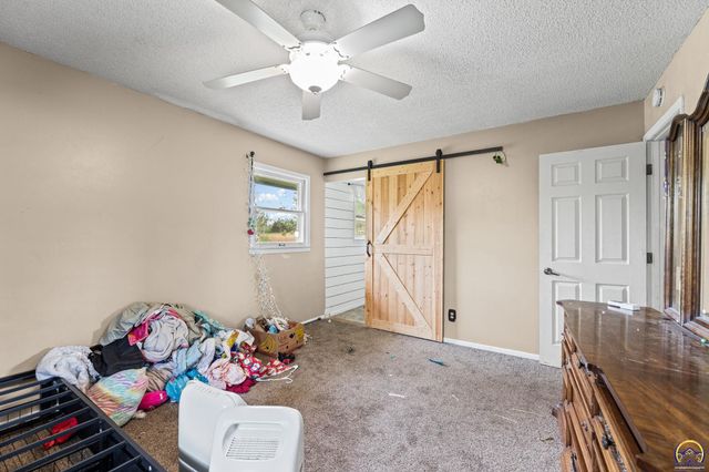 5849 SW Auburn RD, Topeka, KS 66610