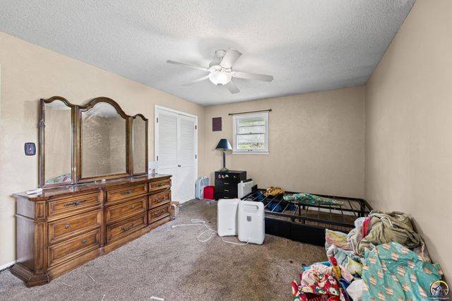 5849 SW Auburn RD, Topeka, KS 66610