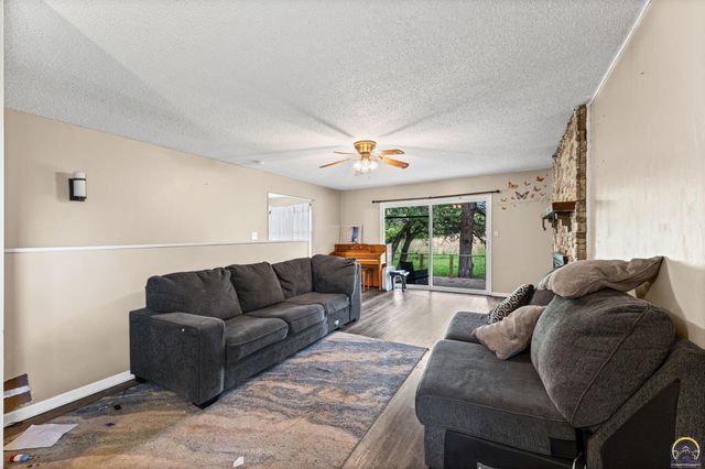 5849 SW Auburn RD, Topeka, KS 66610