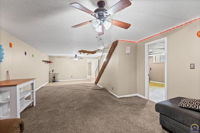 5849 SW Auburn RD, Topeka, KS 66610