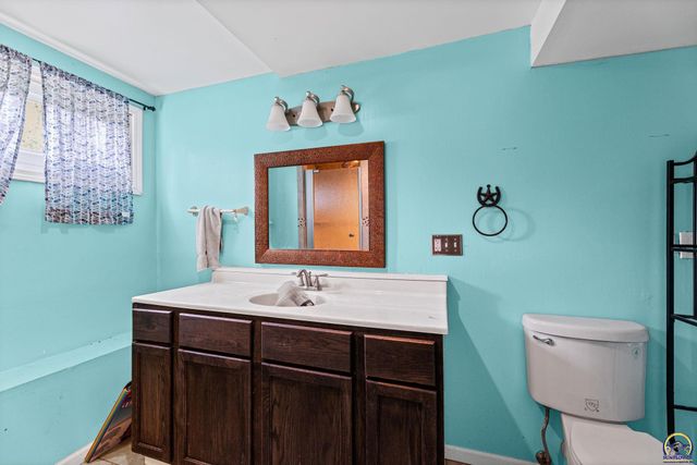 5849 SW Auburn RD, Topeka, KS 66610