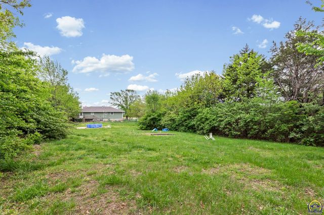 5849 SW Auburn RD, Topeka, KS 66610