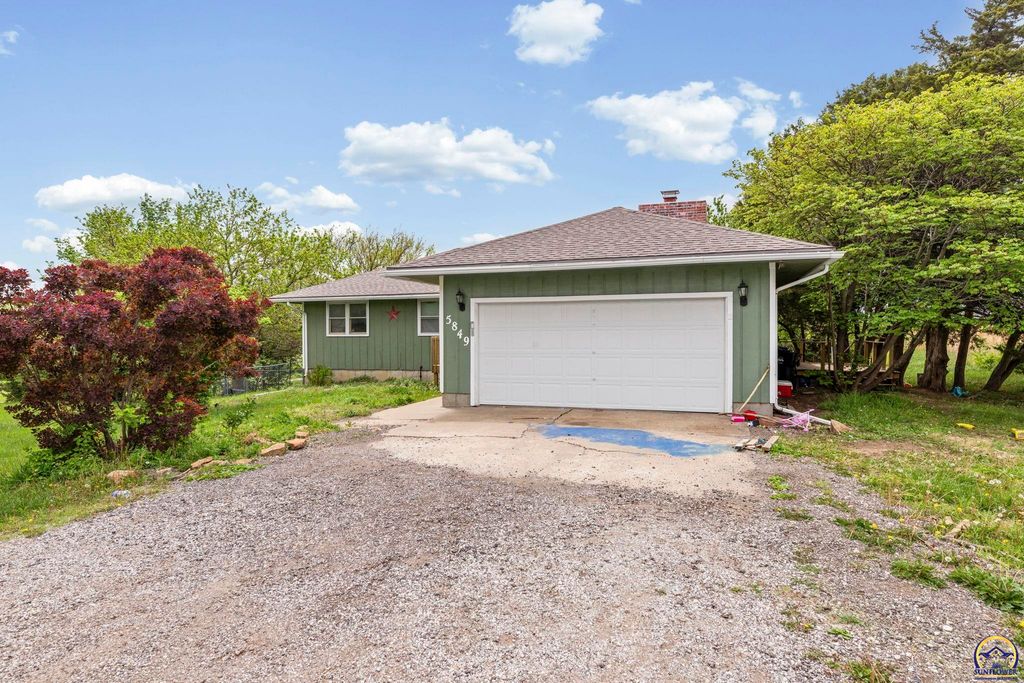 5849 SW Auburn RD, Topeka, KS 66610