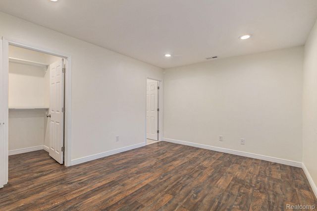 22221 INDIAN CREEK Drive 7, Farmington Hills, MI 48335