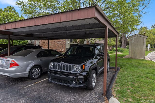 22221 INDIAN CREEK Drive 7, Farmington Hills, MI 48335