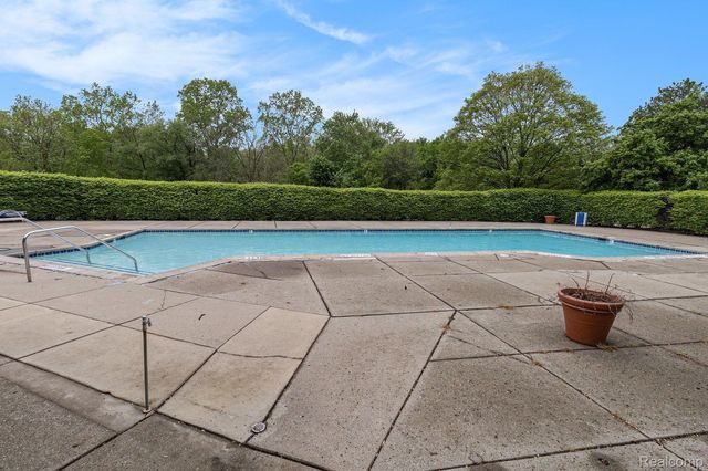 22221 INDIAN CREEK Drive 7, Farmington Hills, MI 48335