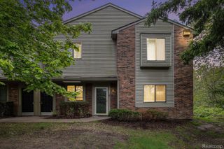 22221 INDIAN CREEK Drive 7, Farmington Hills, MI 48335