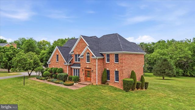 86 EASTLAND DR, Charles Town, WV 25414