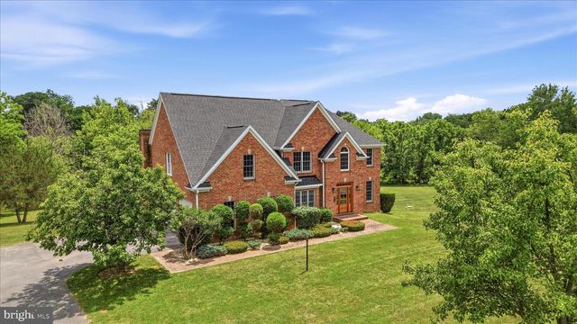 86 EASTLAND DR, Charles Town, WV 25414