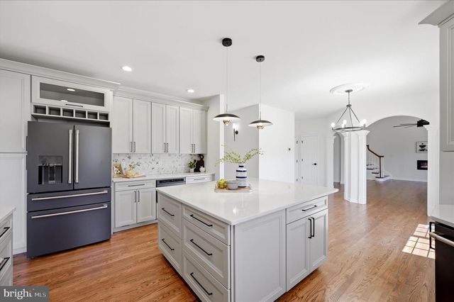86 EASTLAND DR, Charles Town, WV 25414