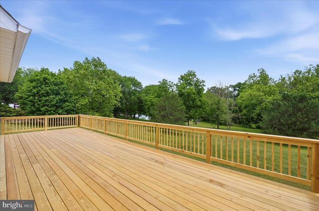 86 EASTLAND DR, Charles Town, WV 25414