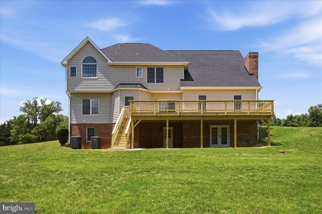 86 EASTLAND DR, Charles Town, WV 25414