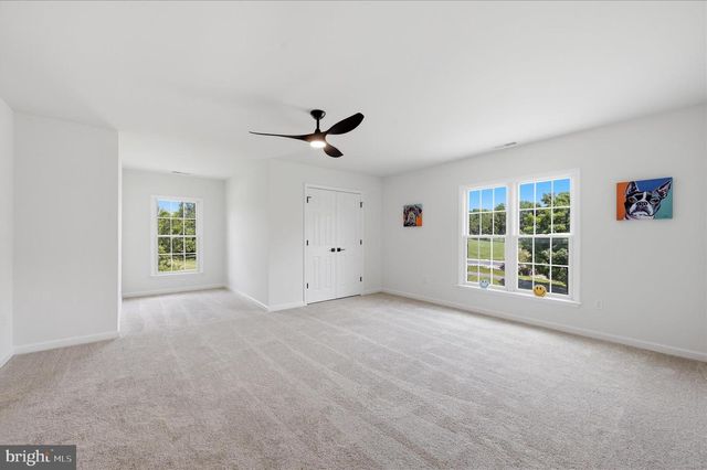 86 EASTLAND DR, Charles Town, WV 25414