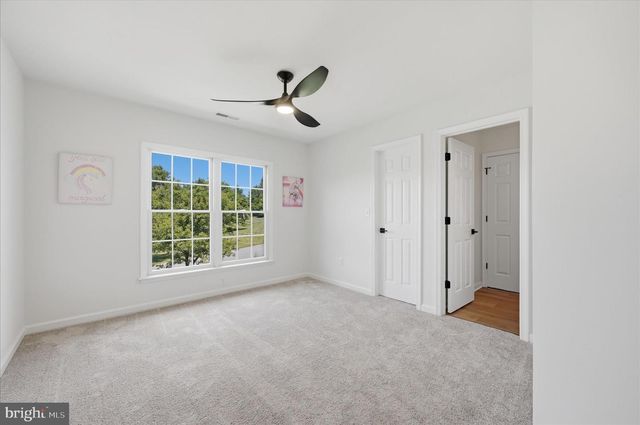86 EASTLAND DR, Charles Town, WV 25414