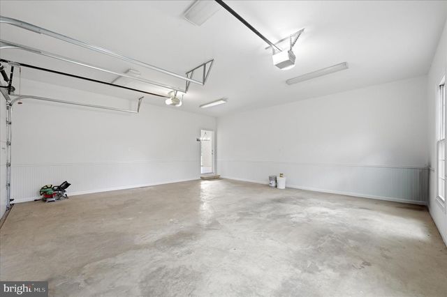 86 EASTLAND DR, Charles Town, WV 25414