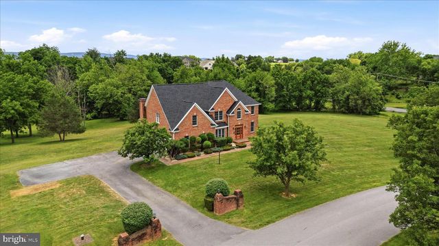 86 EASTLAND DR, Charles Town, WV 25414