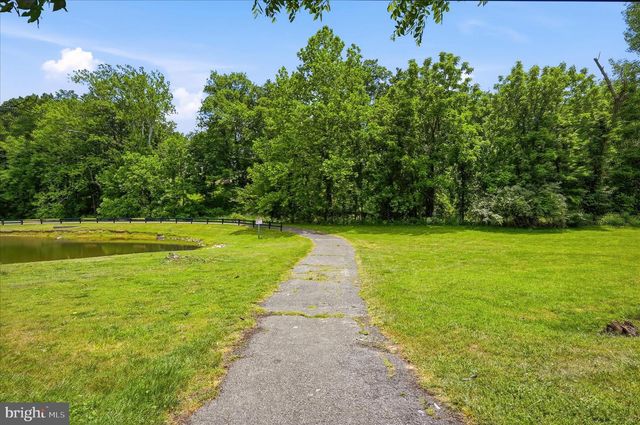 86 EASTLAND DR, Charles Town, WV 25414
