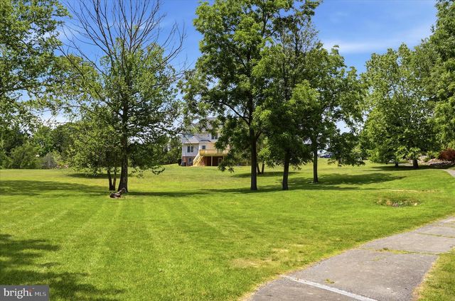 86 EASTLAND DR, Charles Town, WV 25414