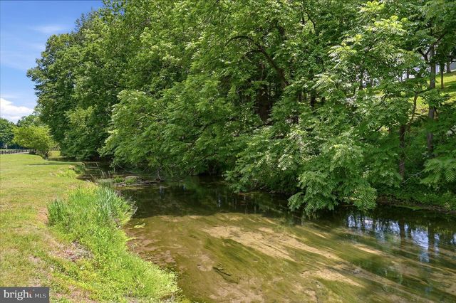 86 EASTLAND DR, Charles Town, WV 25414