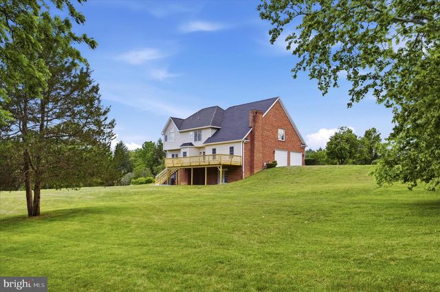 86 EASTLAND DR, Charles Town, WV 25414
