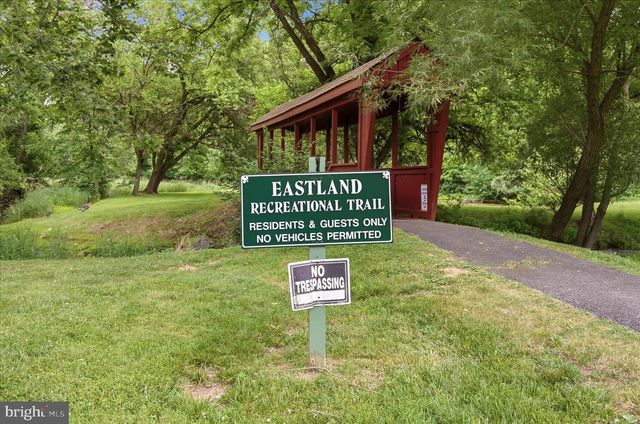 86 EASTLAND DR, Charles Town, WV 25414
