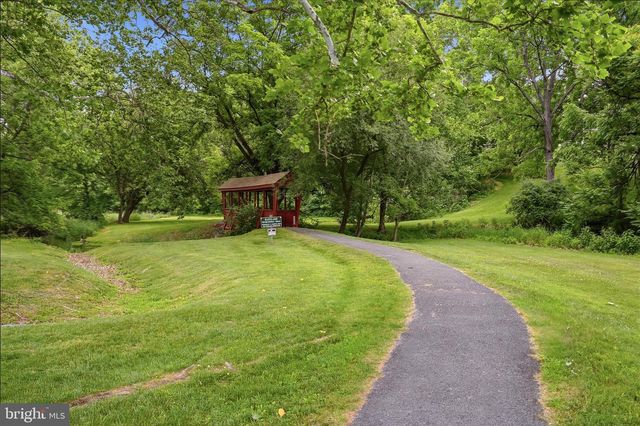 86 EASTLAND DR, Charles Town, WV 25414