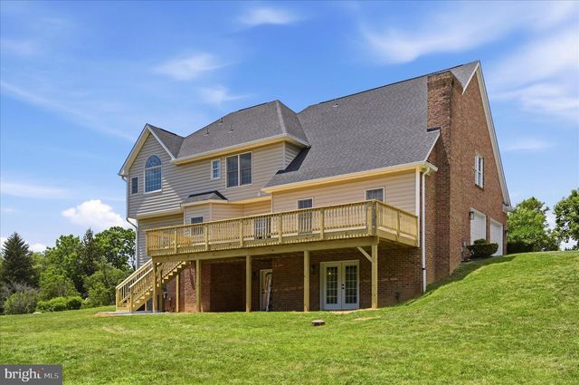 86 EASTLAND DR, Charles Town, WV 25414