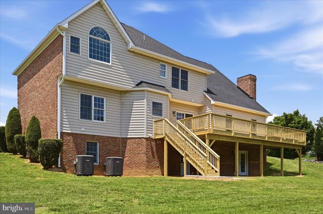 86 EASTLAND DR, Charles Town, WV 25414
