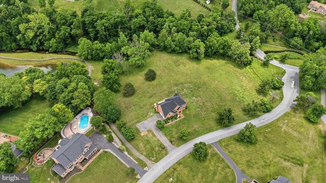 86 EASTLAND DR, Charles Town, WV 25414