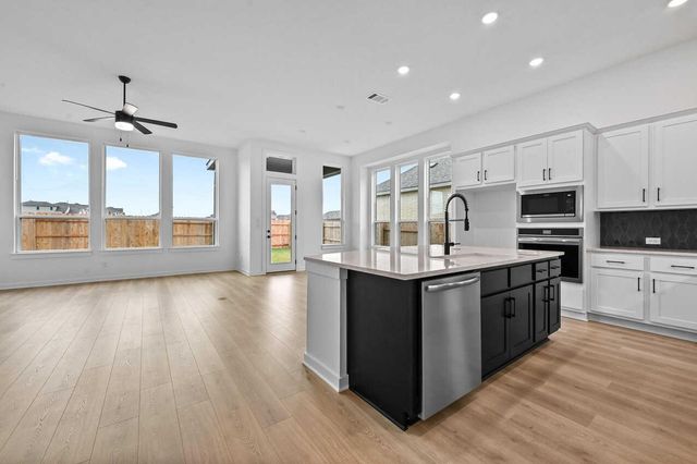 586 Biscayne Bay BND, Kyle, TX 78640