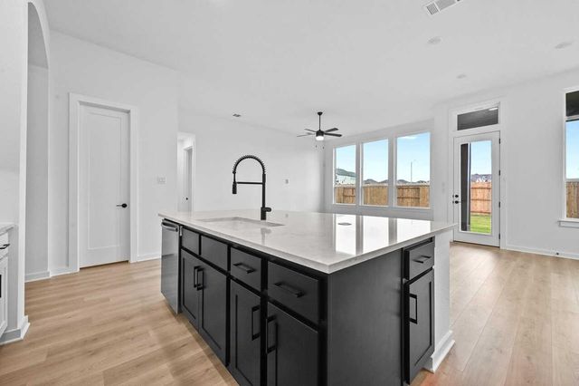 586 Biscayne Bay BND, Kyle, TX 78640