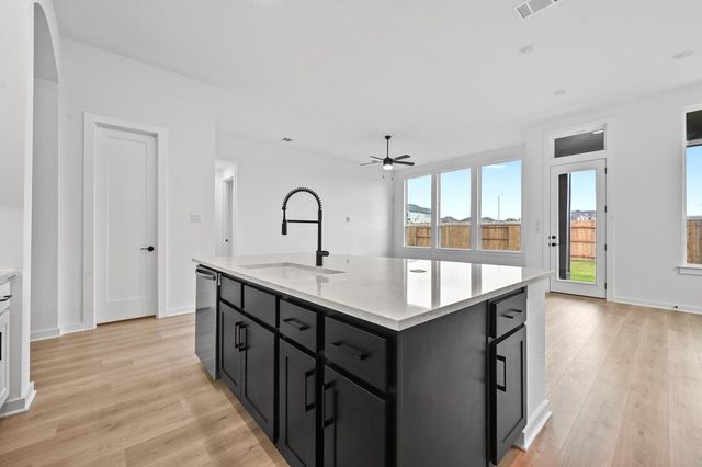 586 Biscayne Bay BND, Kyle, TX 78640