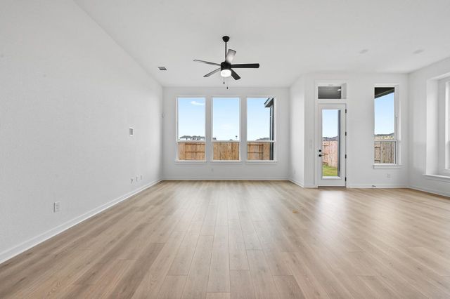 586 Biscayne Bay BND, Kyle, TX 78640