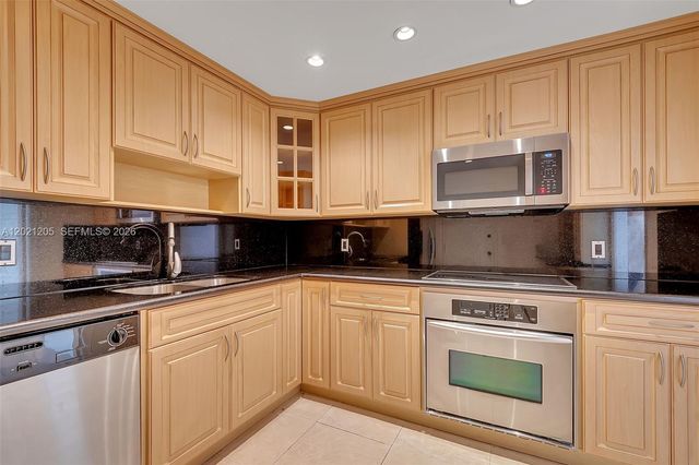 3 Grove Isle Dr C1606, Coconut Grove, FL 33133