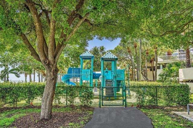 3 Grove Isle Dr C1606, Coconut Grove, FL 33133