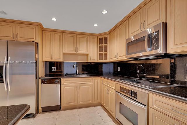 3 Grove Isle Dr C1606, Coconut Grove, FL 33133