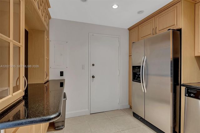 3 Grove Isle Dr C1606, Coconut Grove, FL 33133