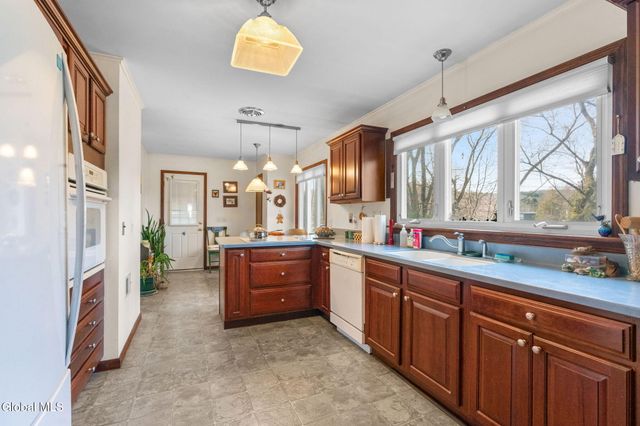 26 Crescent Terrace, North Greenbush, NY 12198