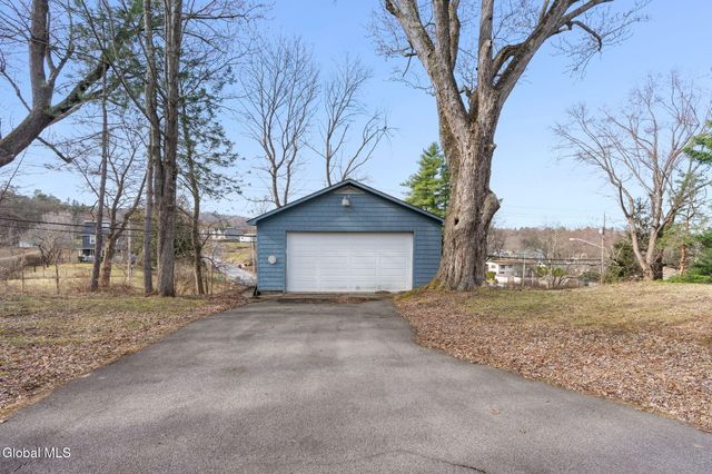 26 Crescent Terrace, North Greenbush, NY 12198